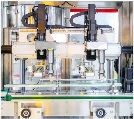 주문 자동 캡 머신 광범위한 적용 가능성 유연한 생산을 위해 다양한 병 모양과 캡 디자인과 호환 online manufacture